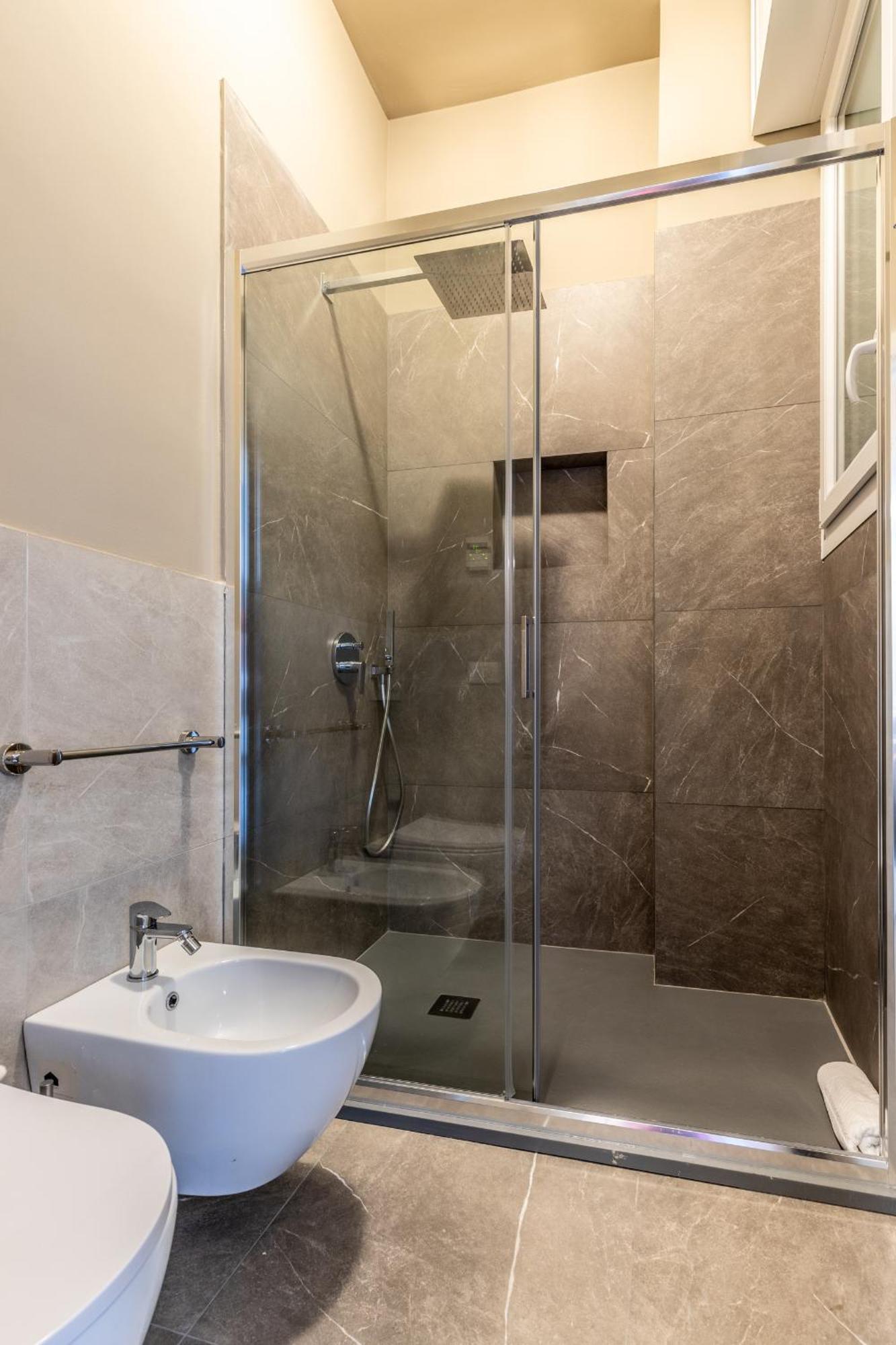 Stayeasy Quadronno33 - 3 Bedrooms, 2 Baths - Duomo Walking Distance Mediolan Zewnętrze zdjęcie